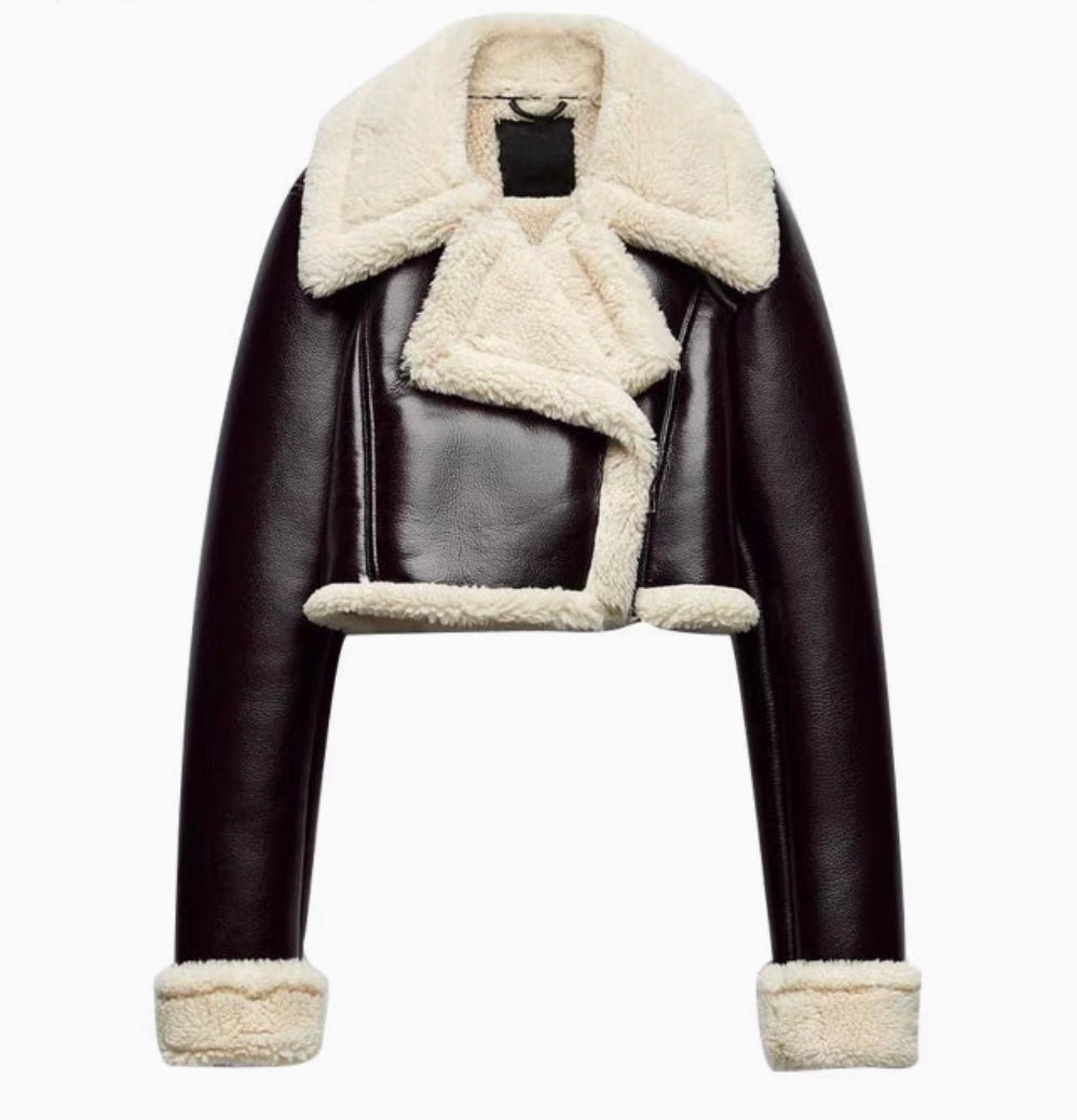 Stylische Cropped Bikerjacke aus Kunstleder für Frauen