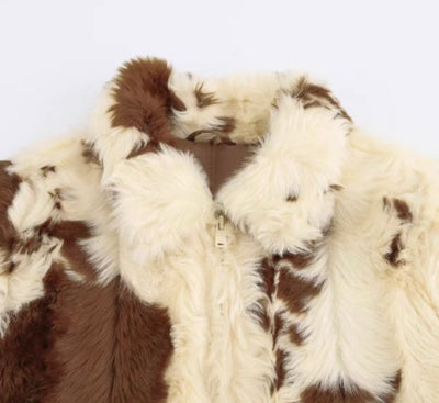 Kurze Felljacke mit Kuh-Muster für Frauen