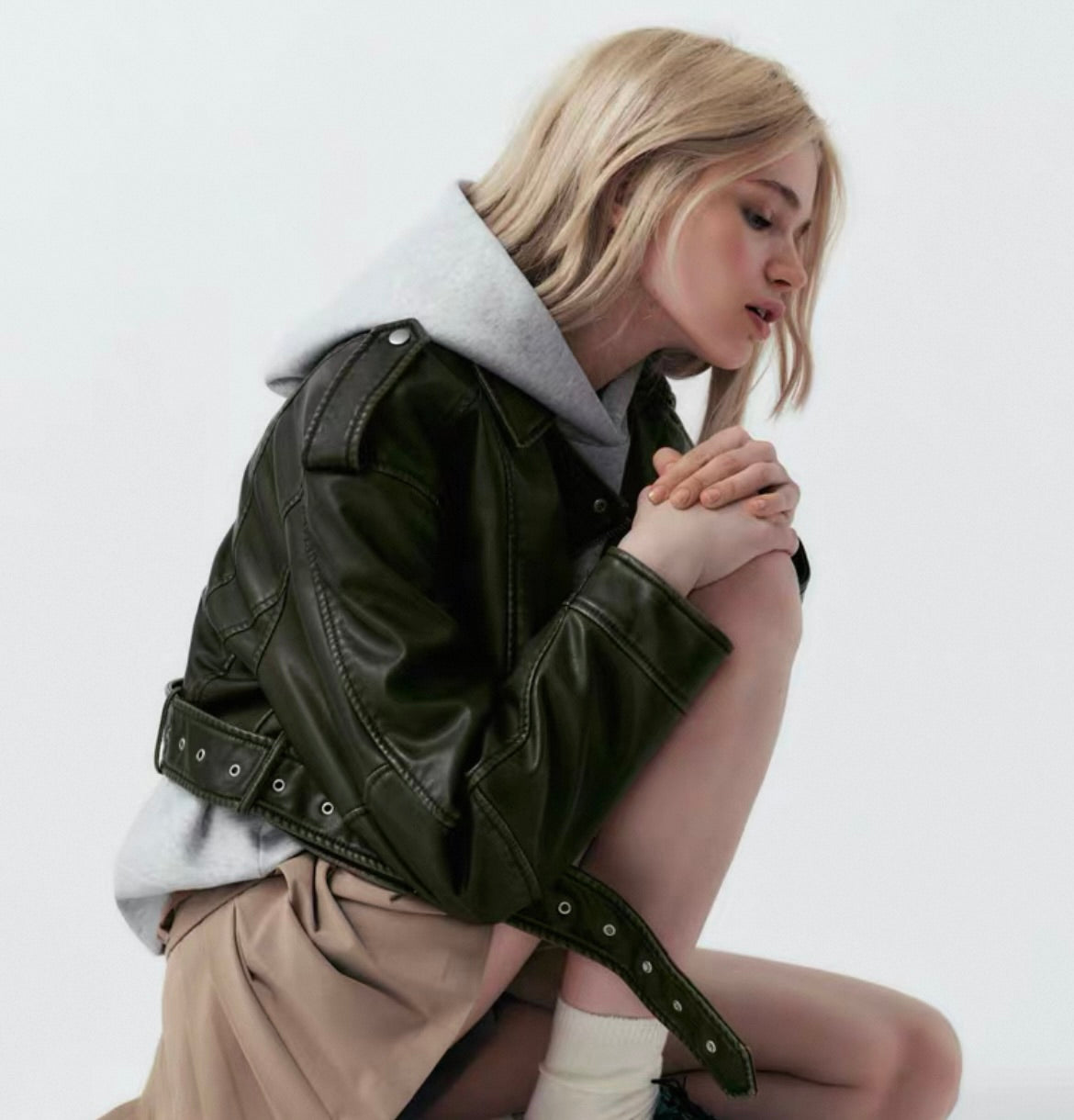 Virale Lederjacke im Crop- Top Schnitt für Frauen