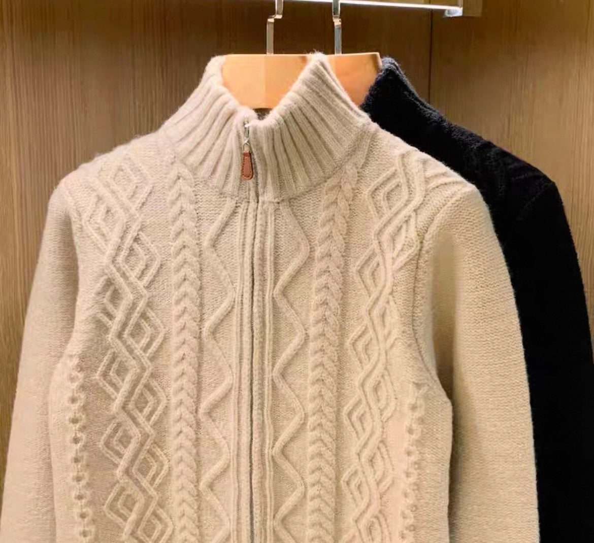Dicke Strickjacke mit Zopfmuster und Reißverschluss für Herren