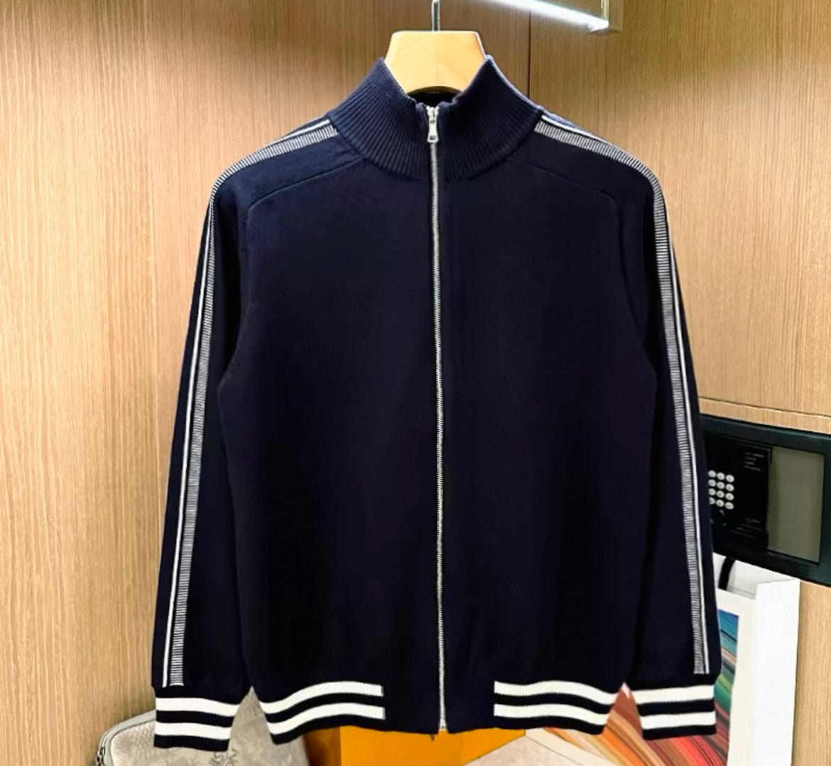Strickjacke mit Weißen Seitenstreifen in Navy-Blau für Herren