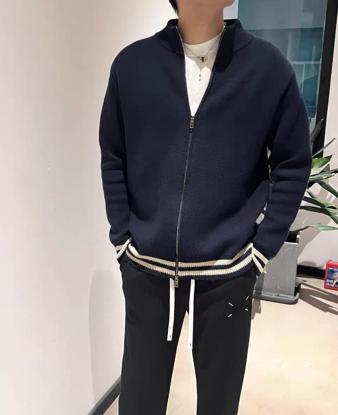 Strickjacke mit Reißverschluss und Stehkragenin Navy-Blau für Herren