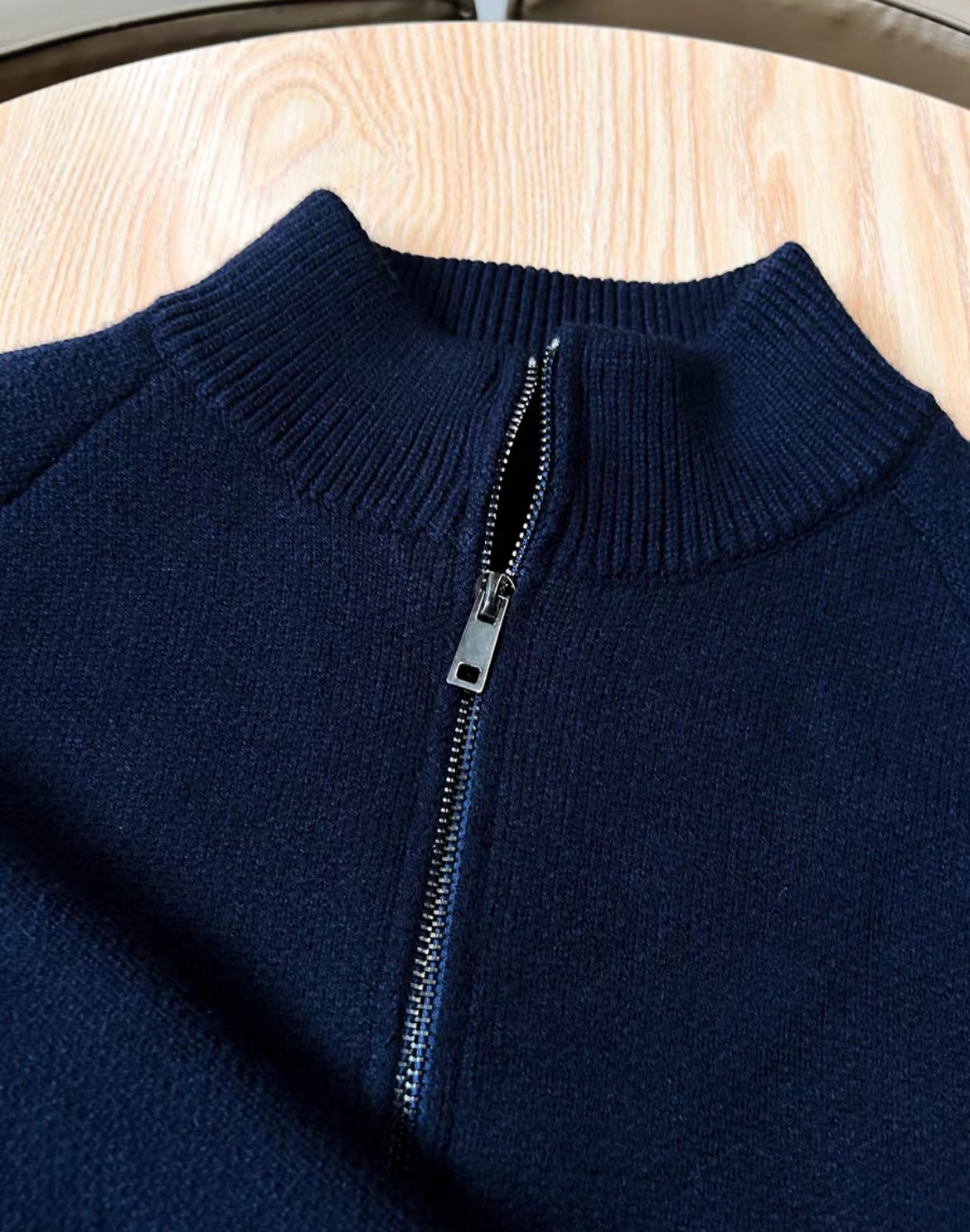 Strickjacke mit Reißverschluss und Stehkragenin Navy-Blau für Herren