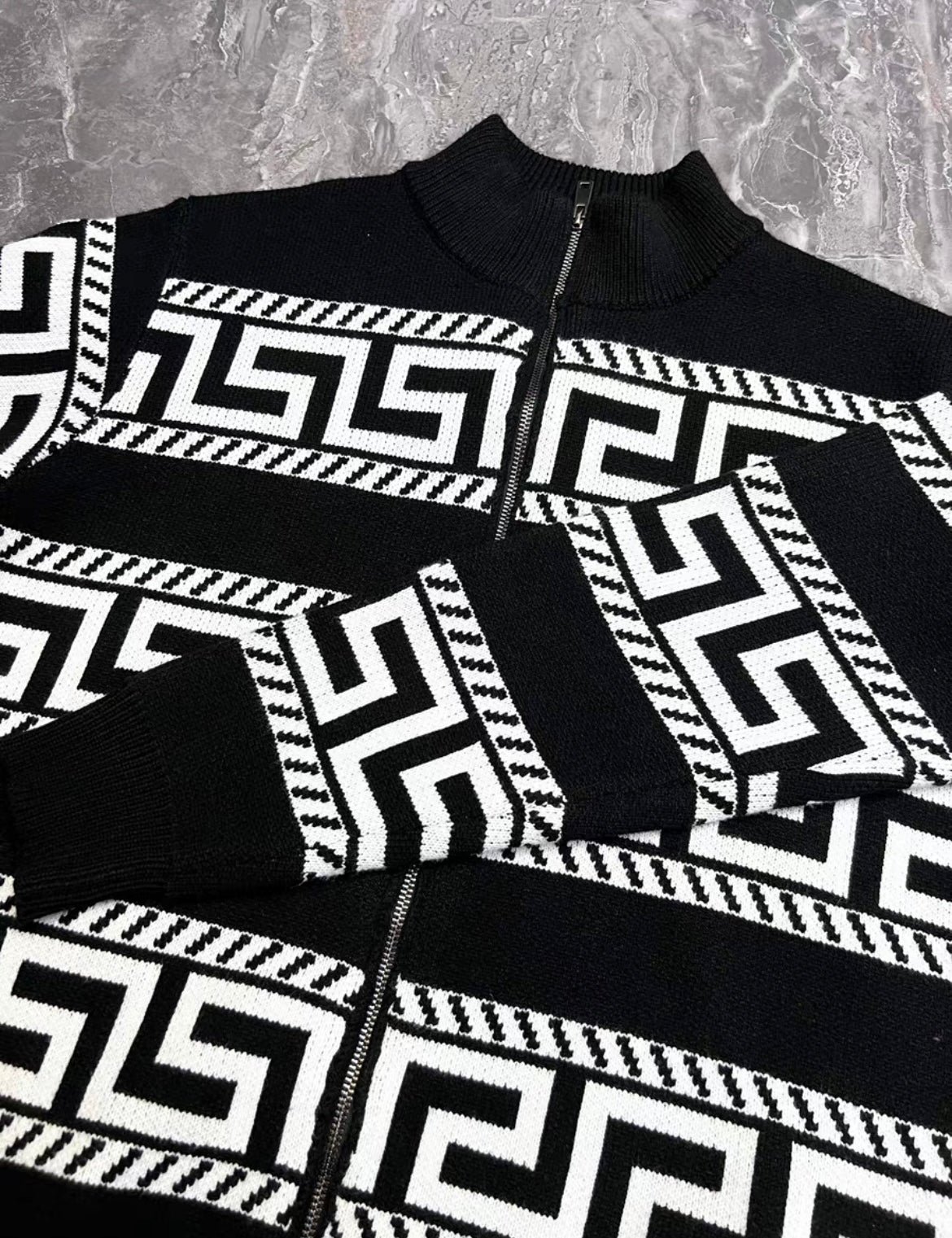 Feinstrickjacke mit Mäander-Muster für Herren