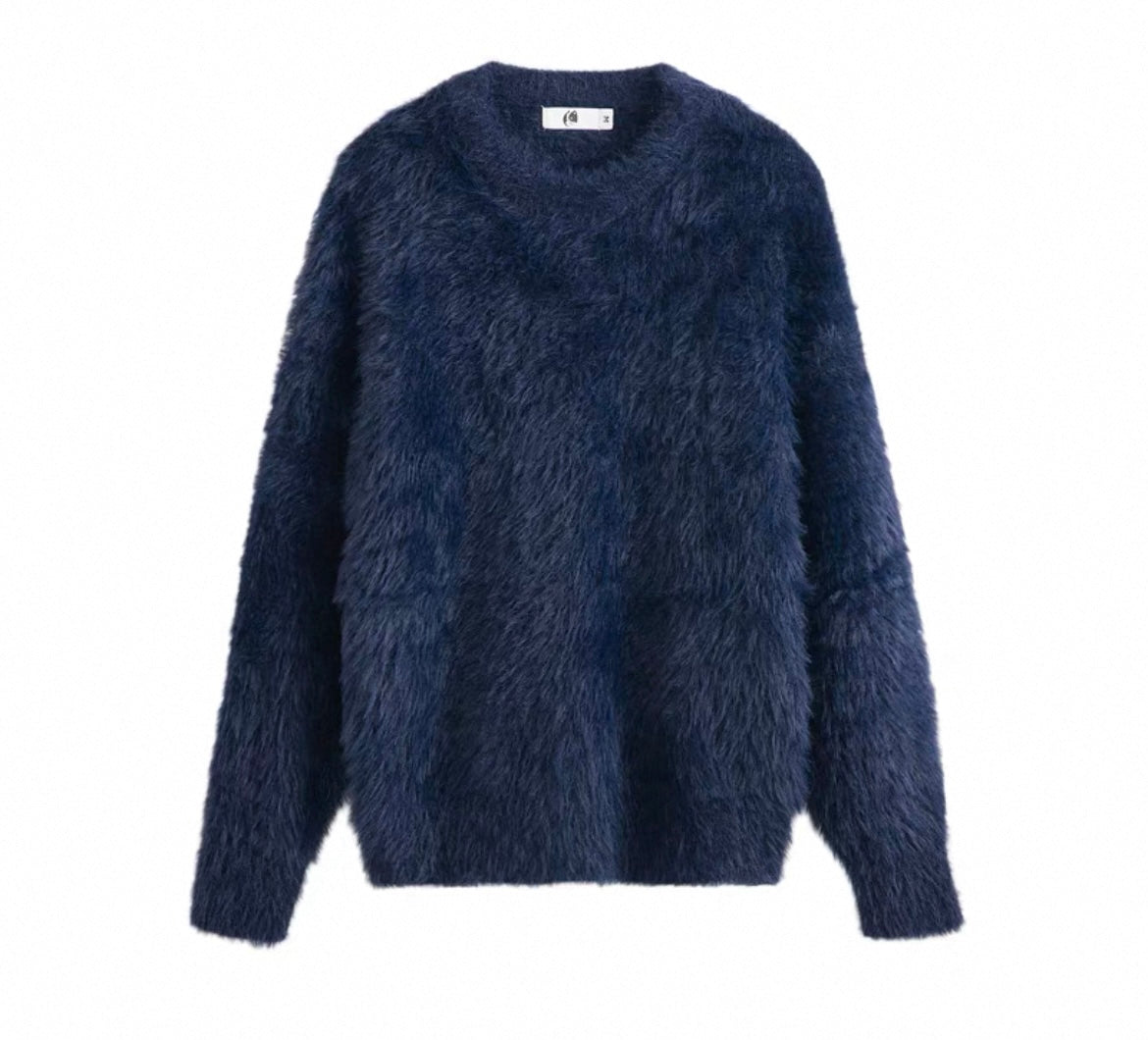 Einfarbiger Strickpullover mit weichem Fell