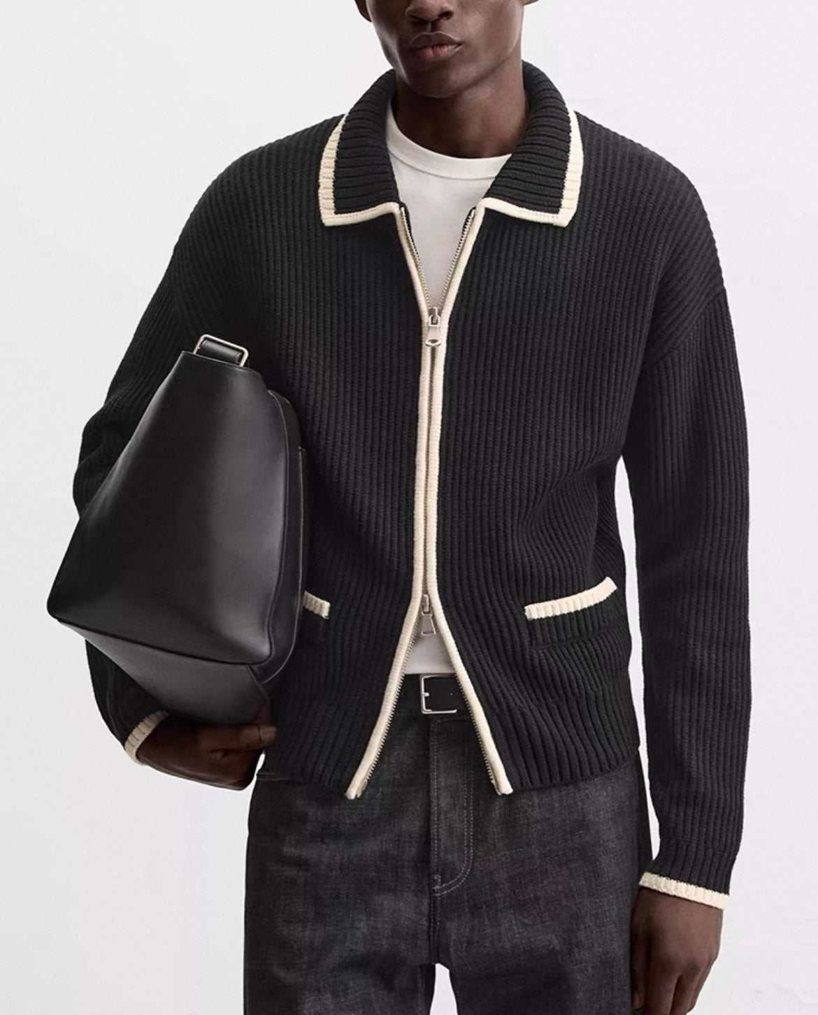 Schwarze elgante Strickjacke mit Rippenmuster und Reißverschluss für Herren